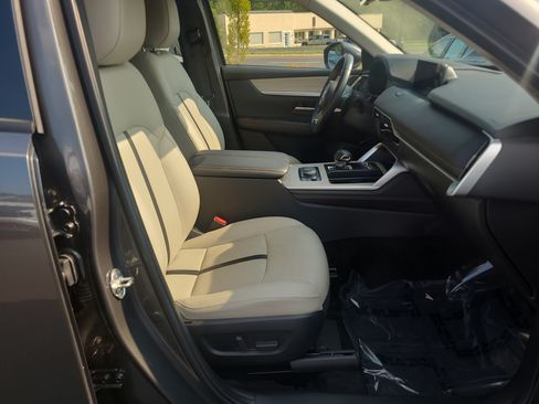 Used 2024 MAZDA CX-90 Plug-In Hybrid w/ Premium Pkg AWD/4WD image 17