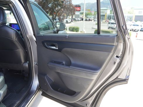 Certified 2024 Toyota Highlander XSE image 28