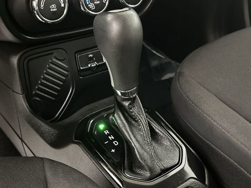 Used 2017 Jeep Renegade Altitude image 24