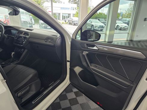 Used 2024 Volkswagen Tiguan SE R-Line AWD/4WD image 42