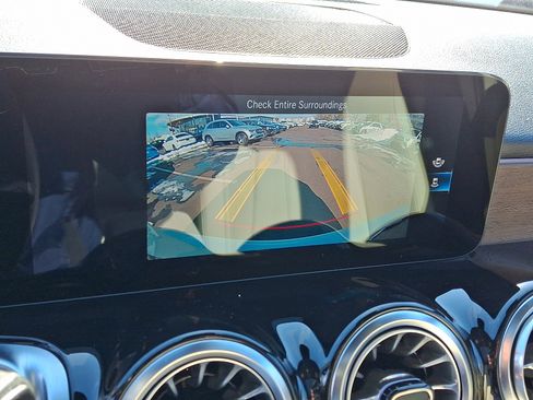 Certified 2022 Mercedes-Benz GLB 250 4MATIC image 19