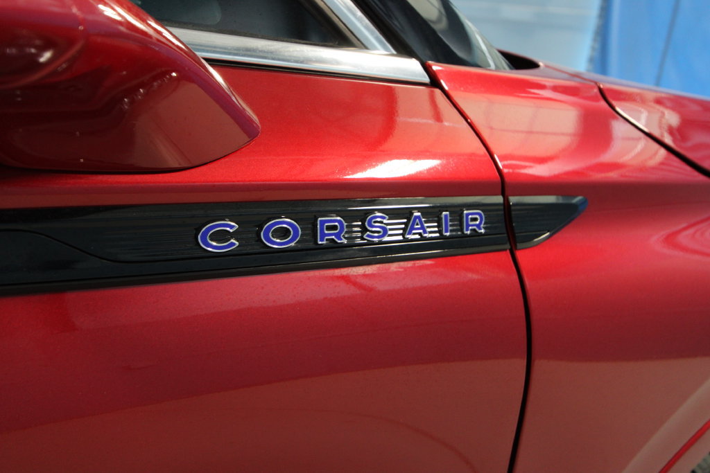 Used 2025 Lincoln Corsair Grand Touring w/ Towing Package AWD/4WD image 40
