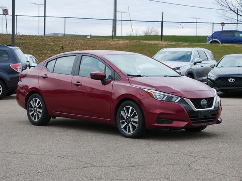 Used 2021 Nissan Versa SV image 4