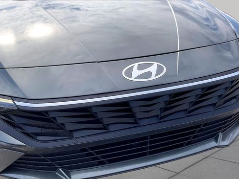 Used 2024 Hyundai Elantra SEL FWD image 28