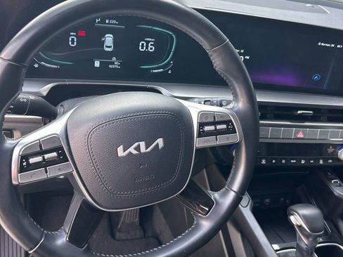Used 2025 Kia Telluride S FWD image 9