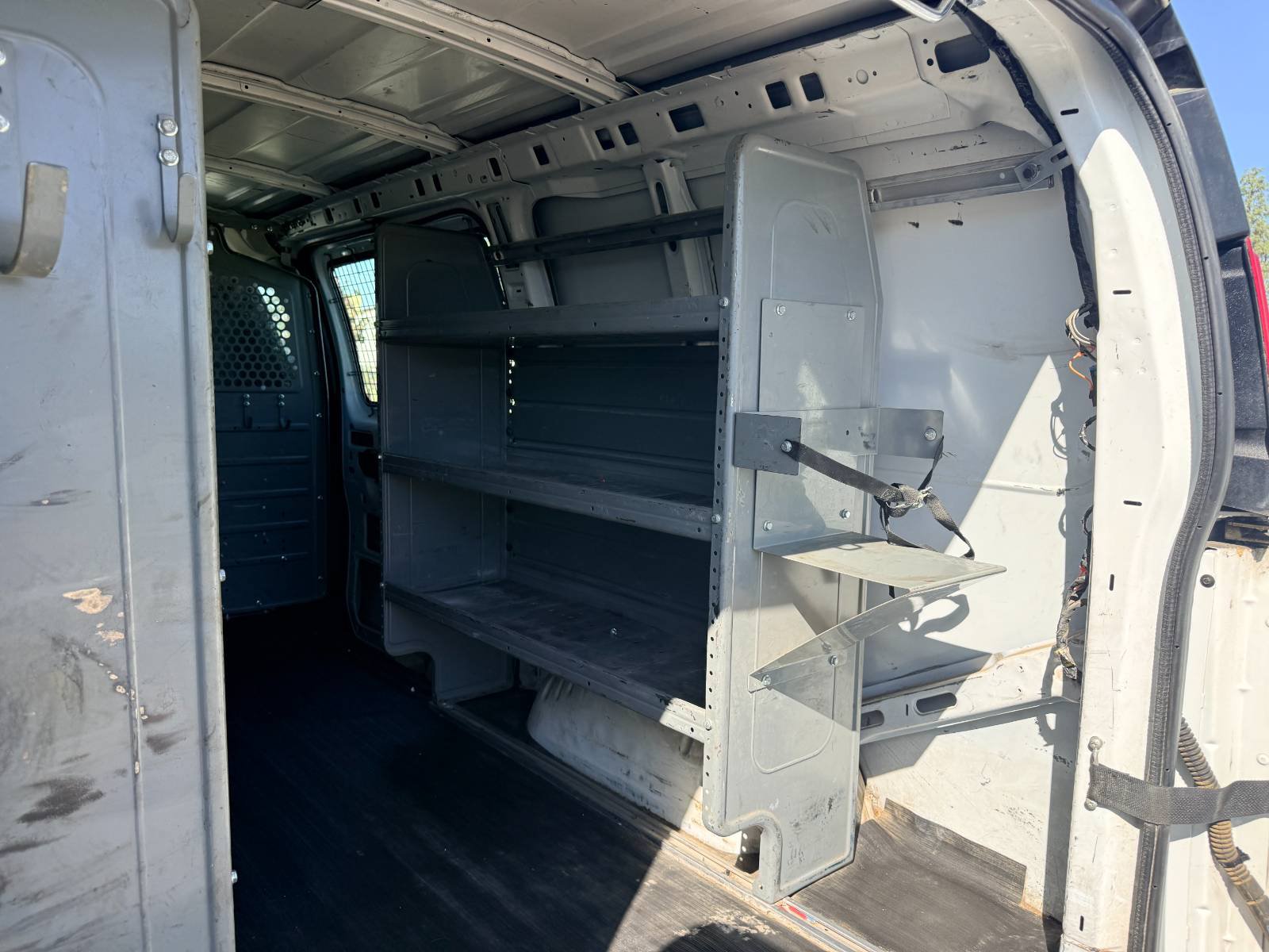 Used 2016 Chevrolet Express 2500 RWD image 40