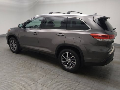 Used 2019 Toyota Highlander XLE AWD/4WD image 3