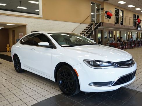 Used 2015 Chrysler 200 Limited w/ Convenience Group FWD image 17