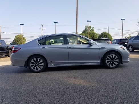 Used 2017 Honda Accord Touring image 4