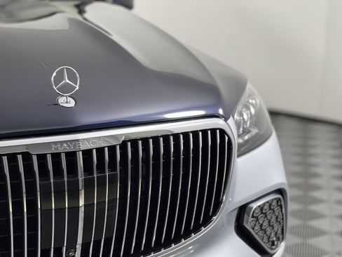 Used 2024 Mercedes-Benz Maybach GLS 600 4MATIC image 7