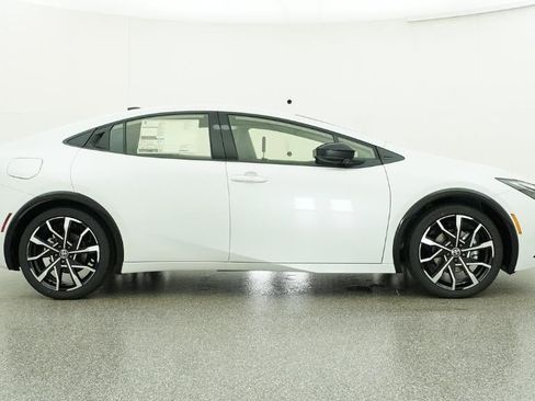 New 2026 Toyota Prius Plug-In Hybrid FWD image 27