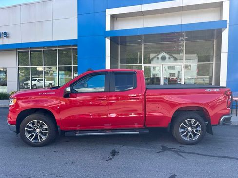 Used 2025 Chevrolet Silverado 1500 LT AWD/4WD image 2