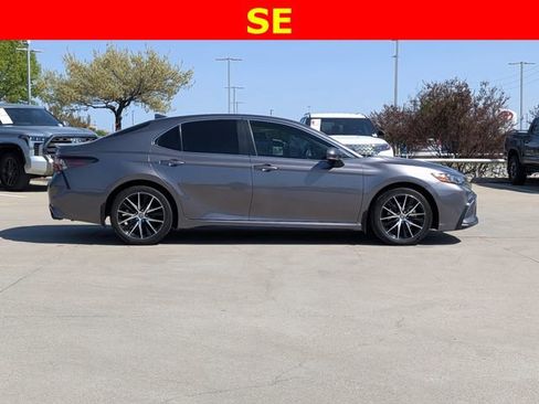 Used 2024 Toyota Camry SE FWD image 4