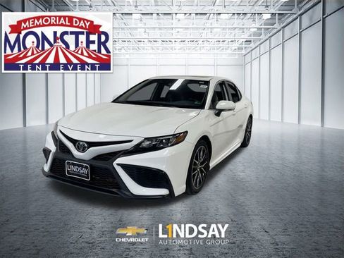 Used 2023 Toyota Camry SE w/ Cold Weather Package AWD/4WD image 1