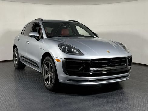 Certified 2024 Porsche Macan AWD/4WD image 9