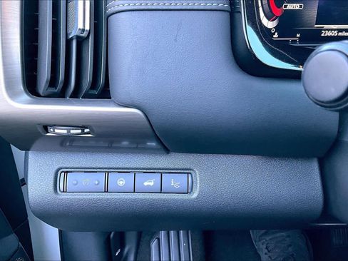 Used 2024 Nissan Pathfinder Platinum w/ Cargo Package image 31