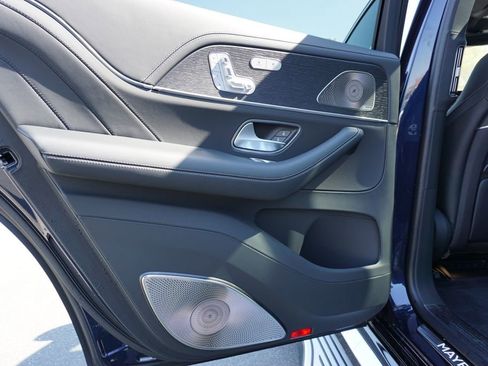 Certified 2025 Mercedes-Benz Maybach GLS 600 4MATIC image 38