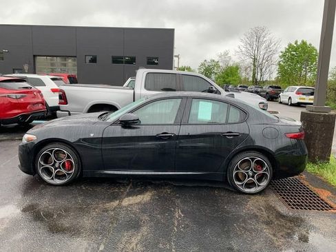 Used 2022 Alfa Romeo Giulia Ti AWD/4WD image 3