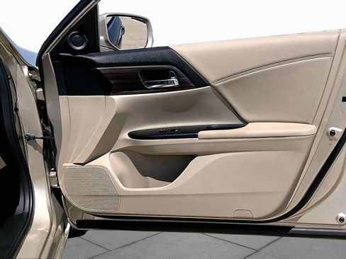Used 2016 Honda Accord EX image 23