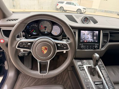 Used 2017 Porsche Macan S image 12