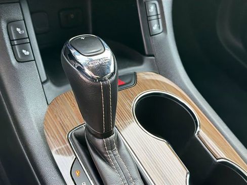 Used 2019 GMC Acadia SLE image 16