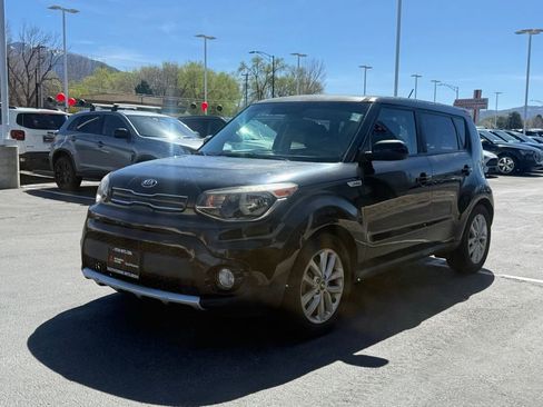 Used 2018 Kia Soul + image 3