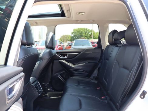 Used 2019 Subaru Forester Limited AWD/4WD image 7