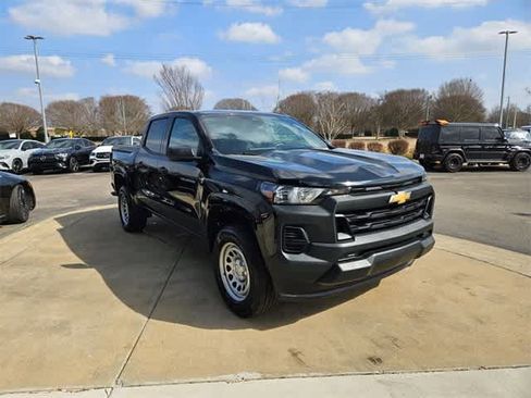 Used 2024 Chevrolet Colorado W/T image 3
