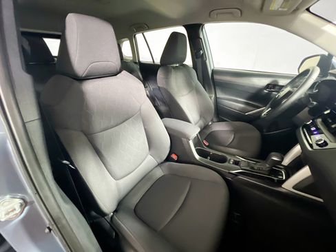 Used 2024 Toyota Corolla Cross LE FWD image 30