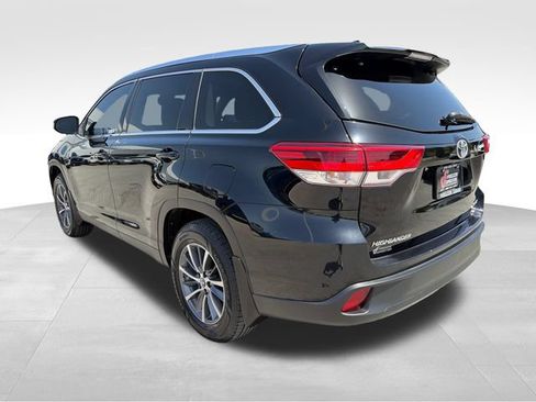 Used 2019 Toyota Highlander XLE AWD/4WD image 5
