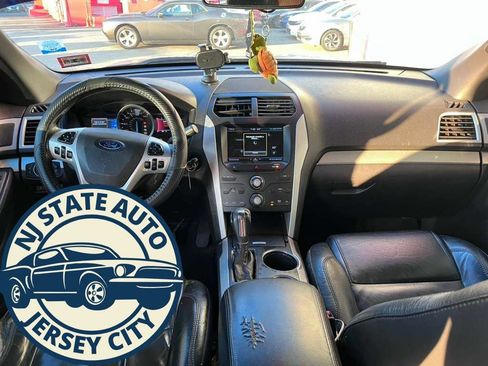 Used 2014 Ford Explorer XLT w/ Equipment Group 202A AWD/4WD image 3