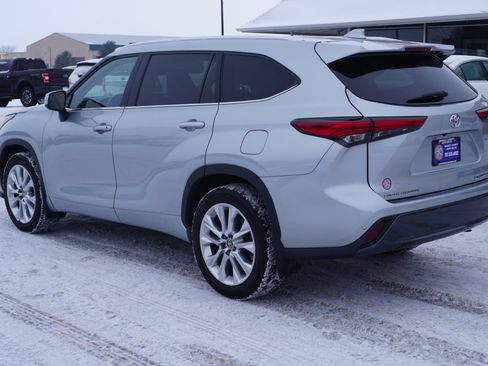Used 2021 Toyota Highlander Limited image 3