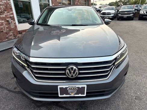 Used 2021 Volkswagen Passat 2.0T SE FWD image 2