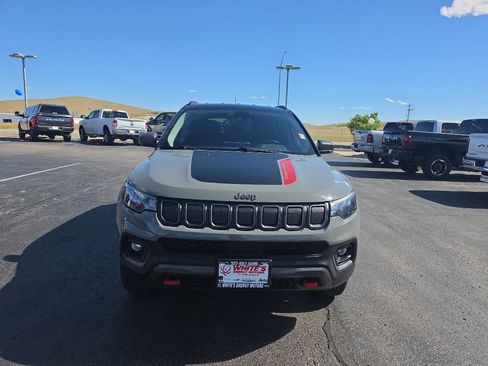 Used 2022 Jeep Compass Trailhawk w/ Trailhawk Convenience Group AWD/4WD image 2