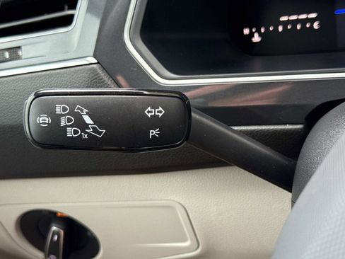 Used 2023 Volkswagen Tiguan SE image 9