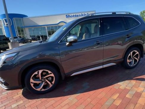 Used 2023 Subaru Forester Touring AWD/4WD image 6