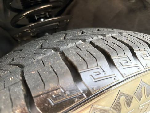 Used 2022 Ford Explorer Limited w/ Equipment Group 301A image 27