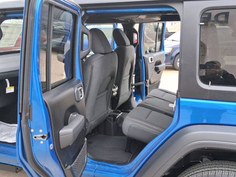 New 2026 Jeep Wrangler Unlimited Sport w/ Convenience Group image 17