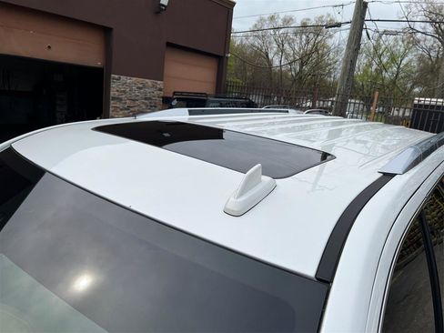 Used 2017 Cadillac Escalade Platinum AWD/4WD image 12