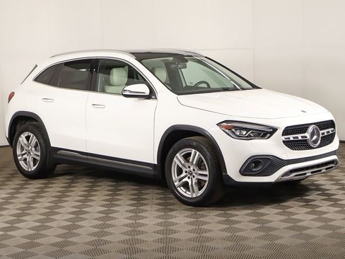 Used 2022 Mercedes-Benz GLA 250 4MATIC w/ Premium Package image 2