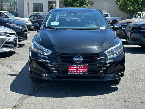 Used 2024 Nissan Versa SR FWD image 11