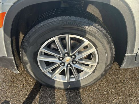 Used 2023 Chevrolet Traverse LT image 10