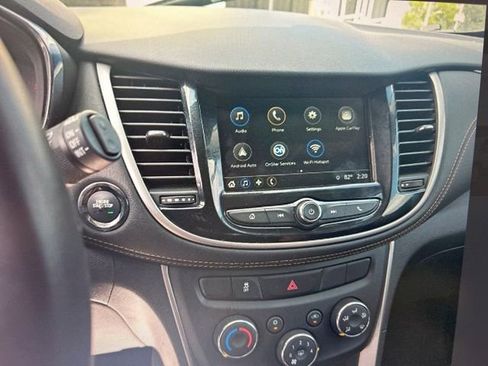 Used 2019 Chevrolet Trax LT w/ LT Convenience Package image 14