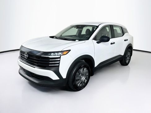 Used 2025 Nissan Kicks S FWD image 3