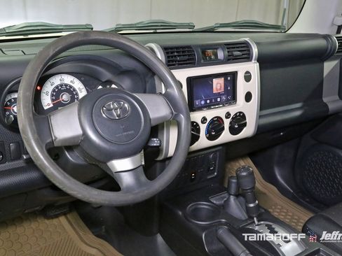 Used 2008 Toyota FJ Cruiser 4WD image 2
