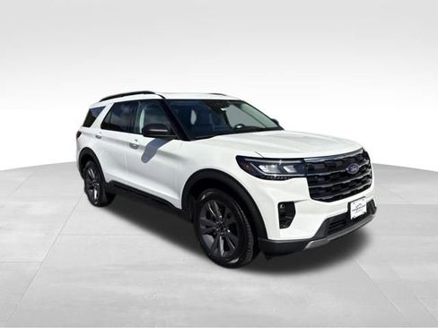 New 2026 Ford Explorer Active w/ Active Comfort Package image 3