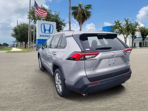 Used 2023 Toyota RAV4 XLE Premium FWD image 4