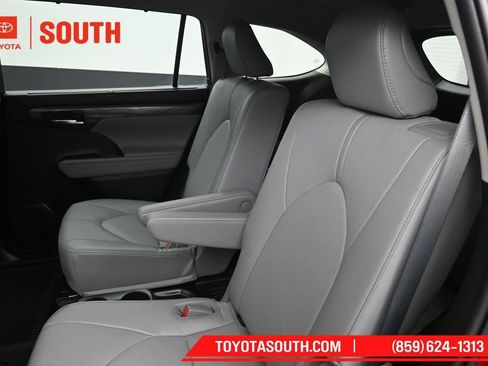 Used 2023 Toyota Highlander Limited AWD/4WD image 27
