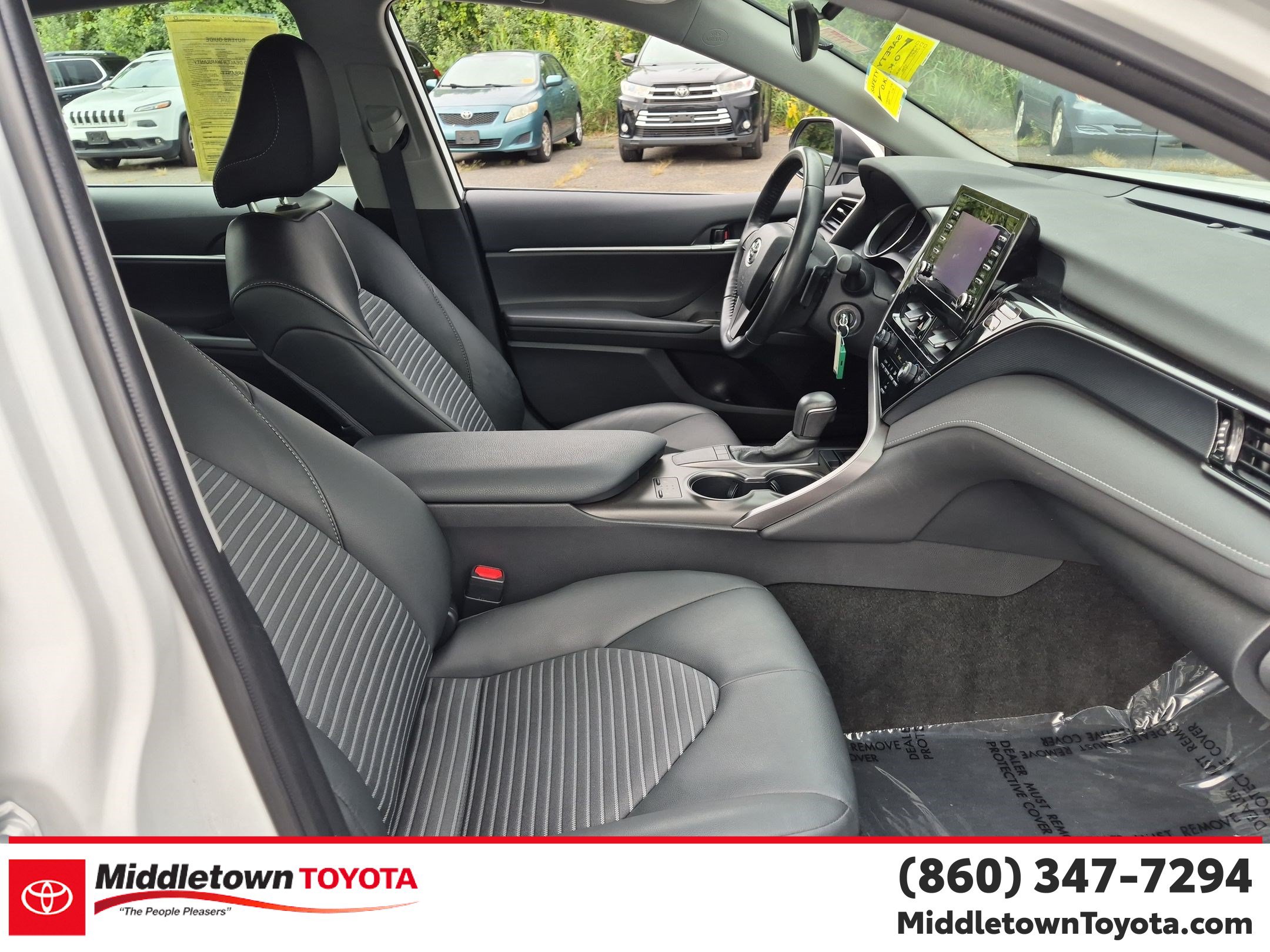 Used 2024 Toyota Camry SE w/ Cold Weather Package FWD image 34