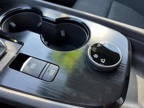 Used 2025 Nissan Rogue SV image 39